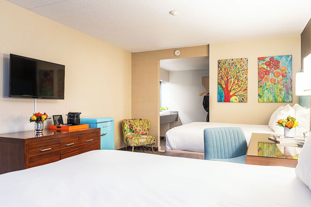 INTERIOR, COURTYARD, SUPERIOR, 2 QUEEN BEDS