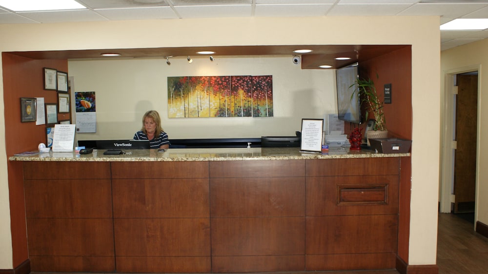 Home Town Inn And Suites 7/47