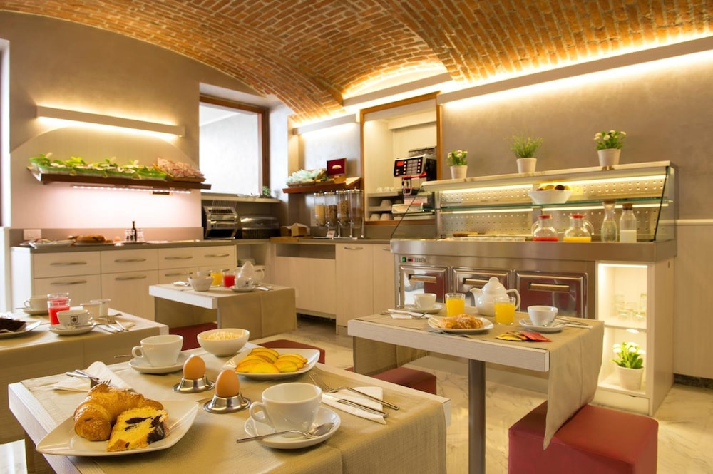 HOTEL IDEALE 40/44