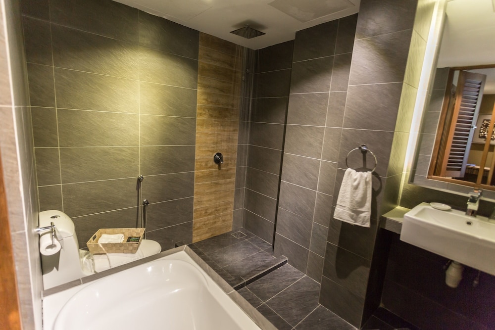Z Hotel 43/50