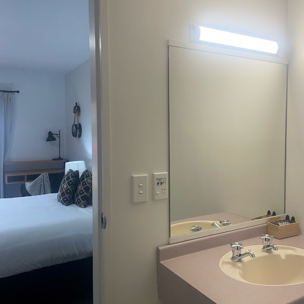 Apex Motor Lodge 54/58