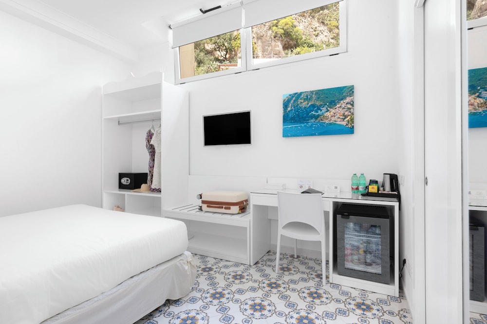 ECONOMY, DOUBLE OR TWIN BED