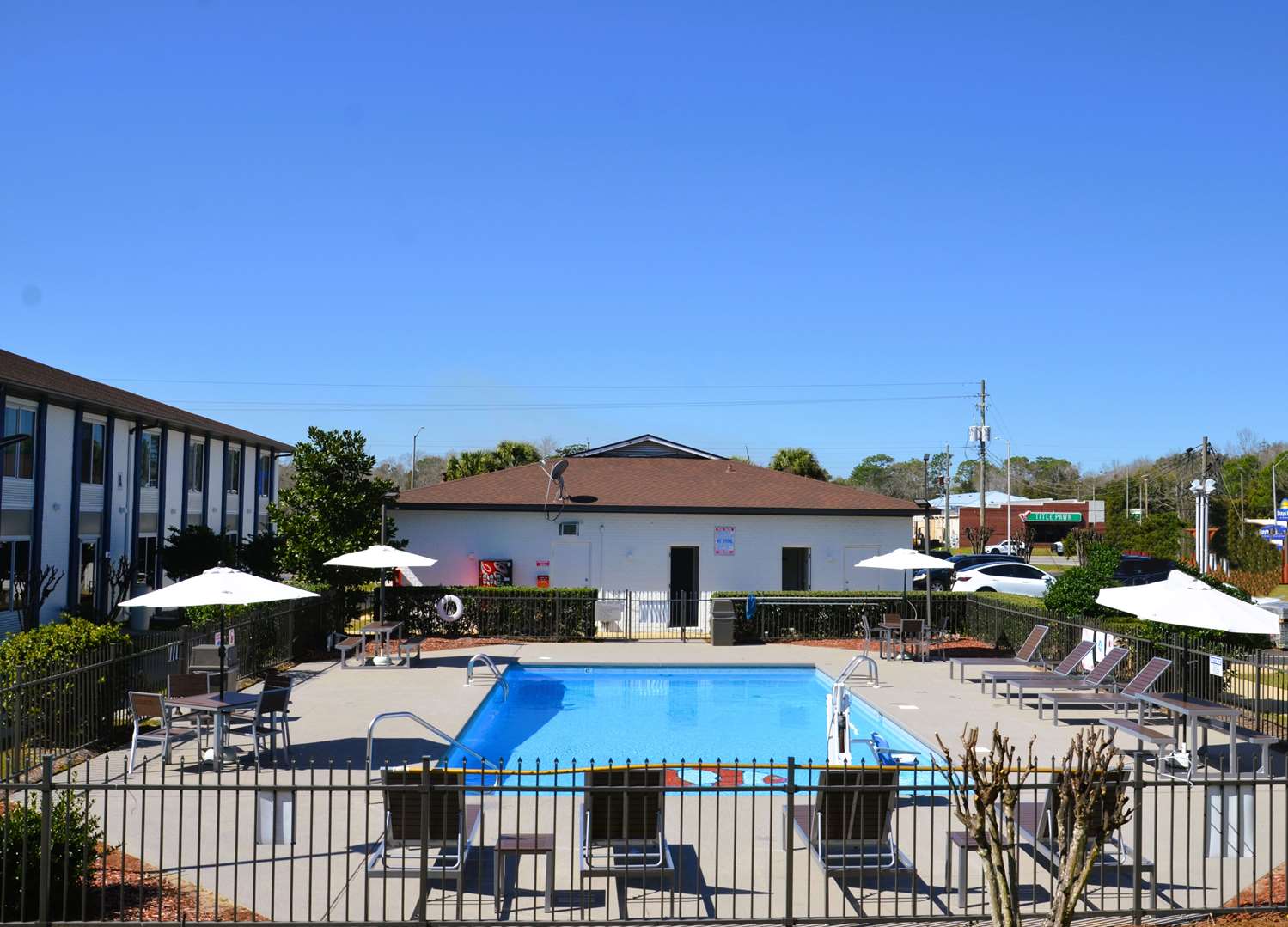 Americas Best Value Inn & Suites- Foley / Gulf Shores 31/35