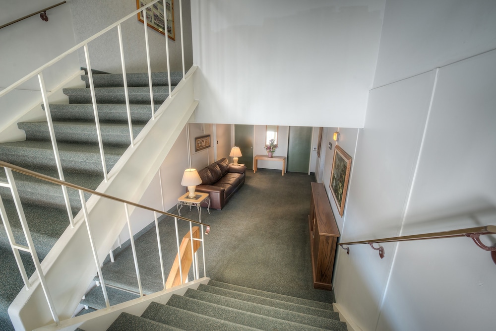 Claymore inn & Suites 22/40