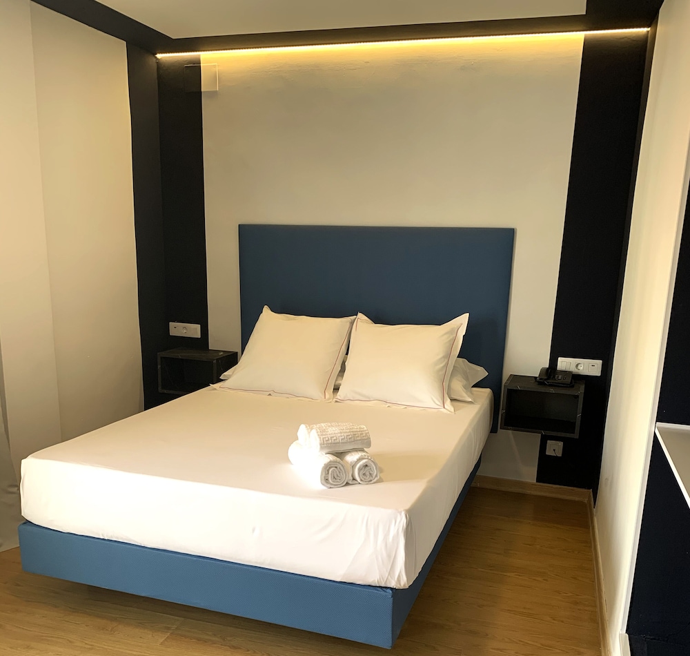 CITY, DOUBLE OR TWIN BED