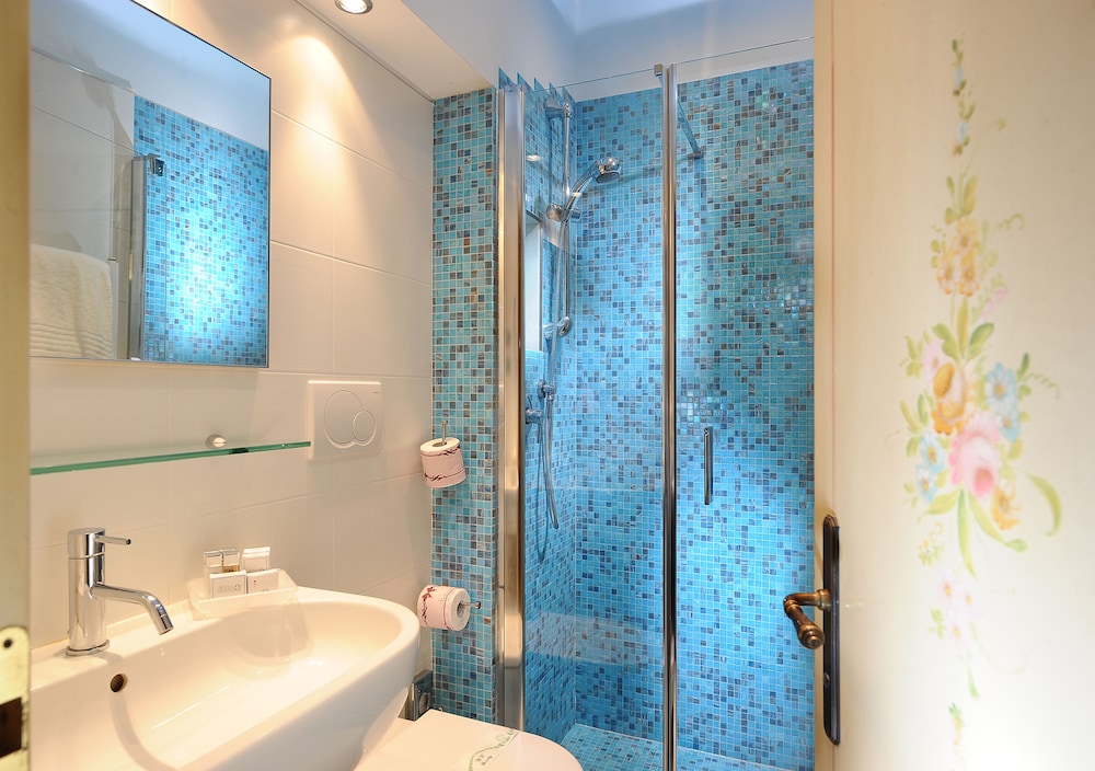 غرفة عائلية رباعية بسريرين منفصلين مع أريكة، Hotel Ca Marinella 2/3