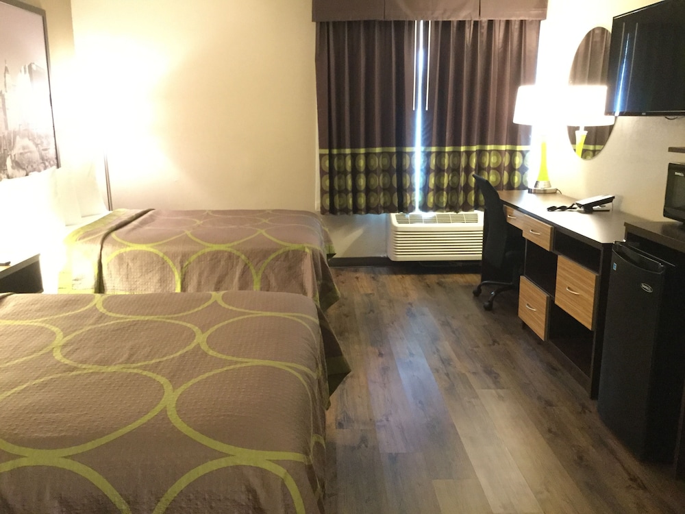 Super 8 By Wyndham South Holland 12/31