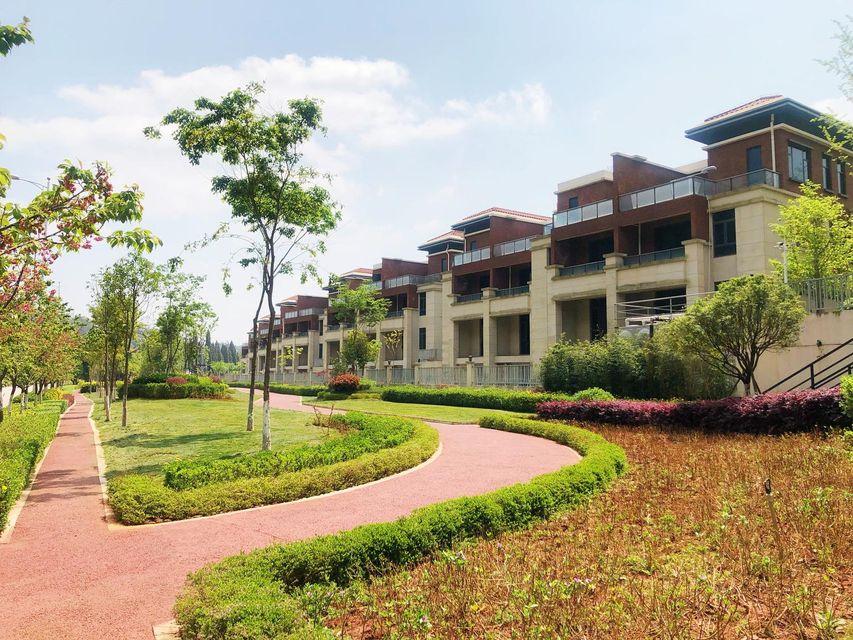 Rising Hot Spring Resort Kunming 26/27