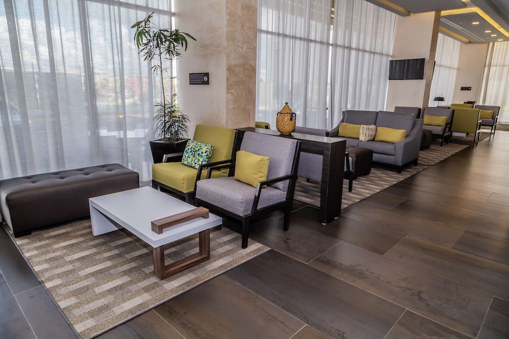 Hampton Inn Suites By Hilton Puebla 37/56