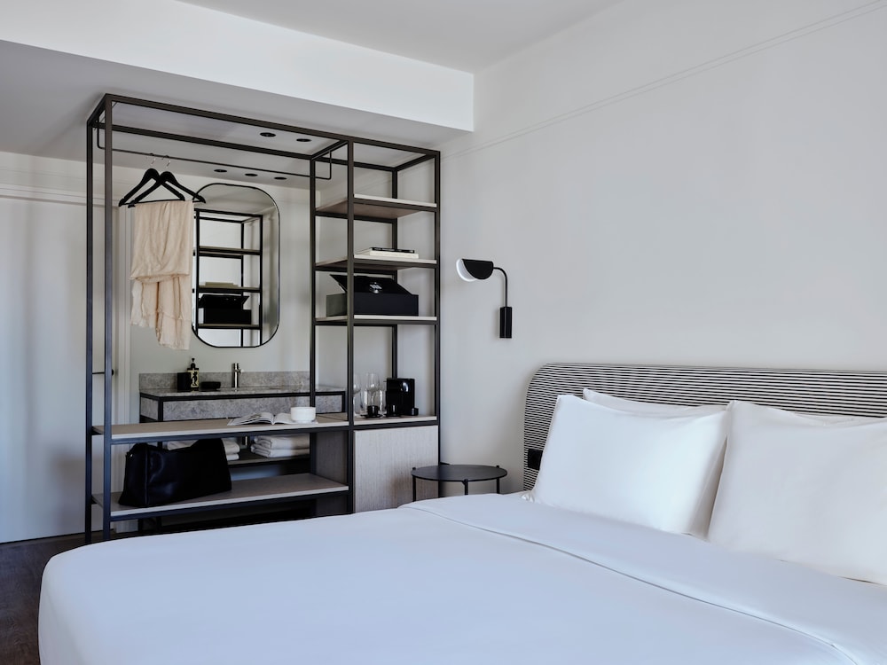 Lithos Hotel 11/46