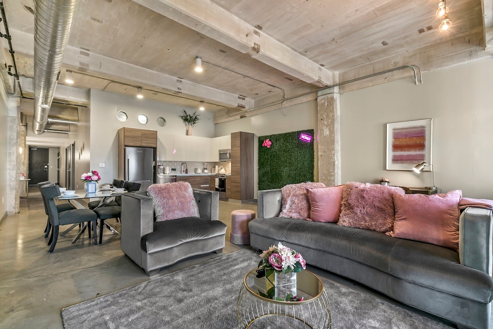 Luxury Downtown Dallas Stay by Amyfinehouse 31/50