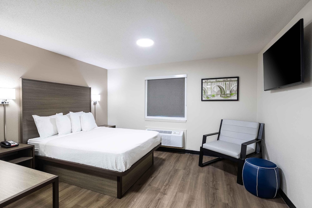 STUDIO, QUEEN BED