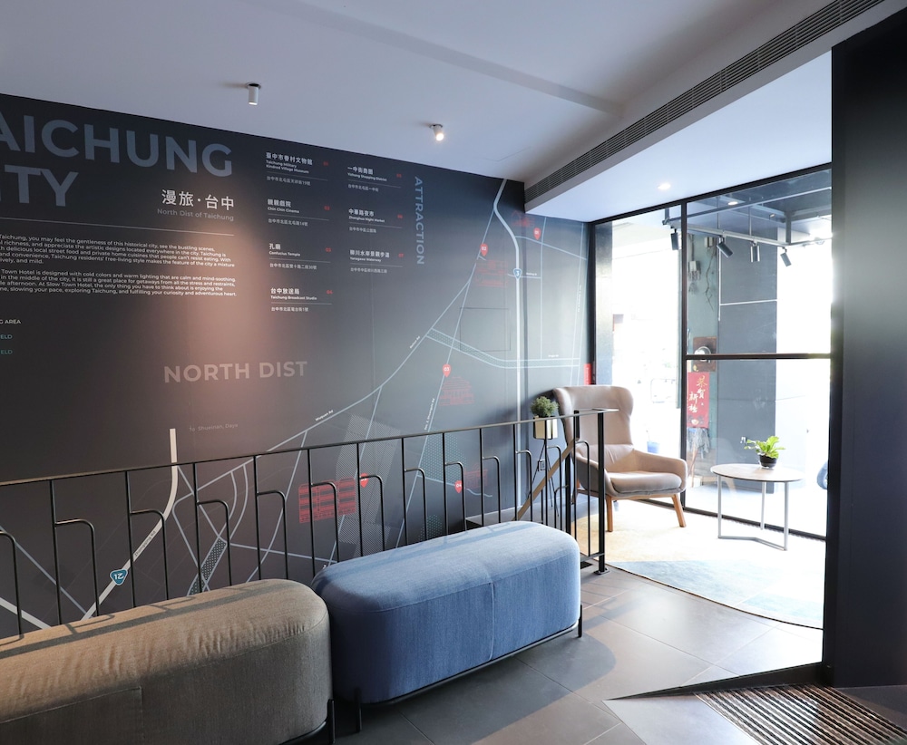 Slow Town Hotel 46/67