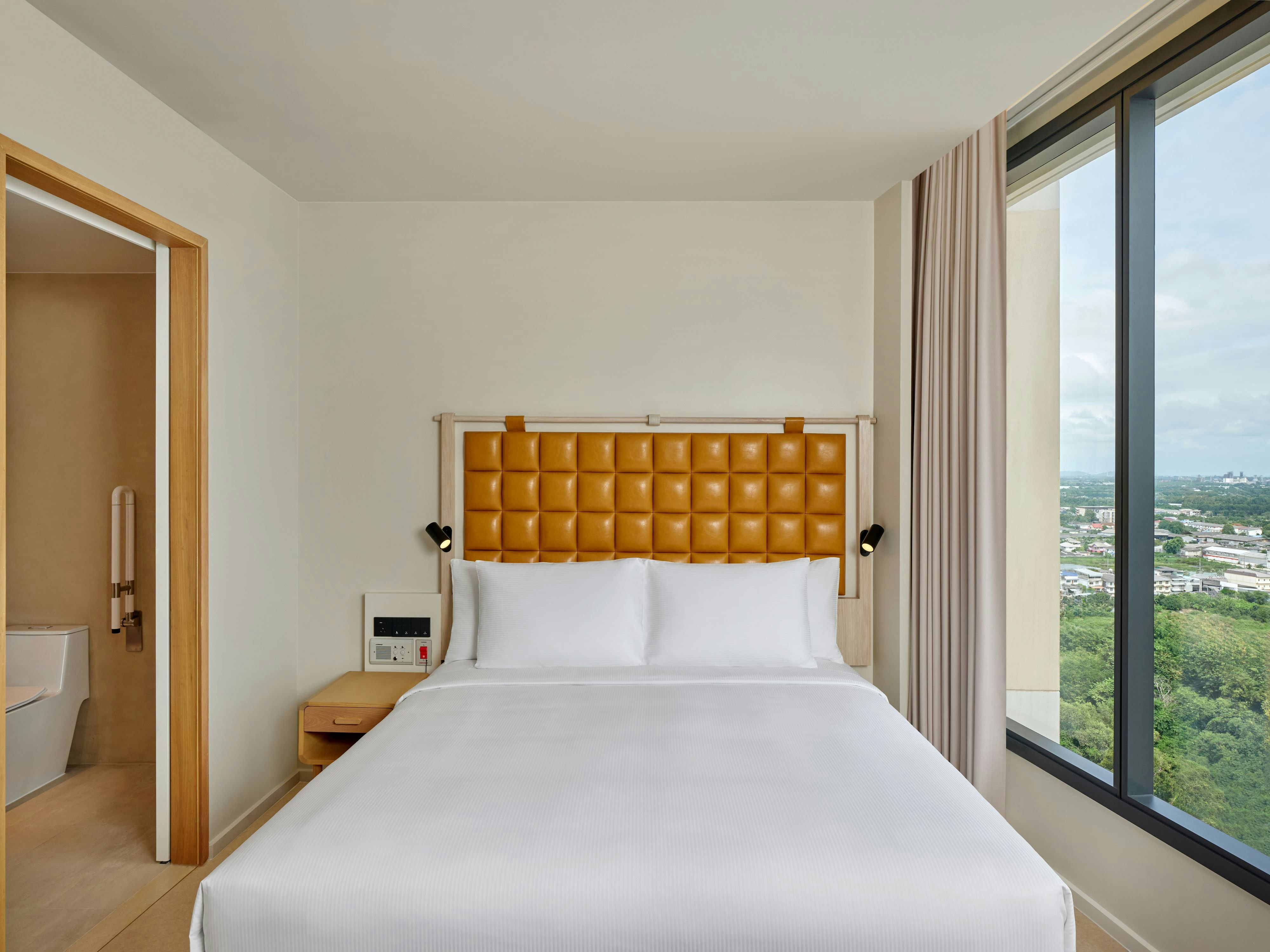 STUDIO, KING BED, ACCESSIBLE