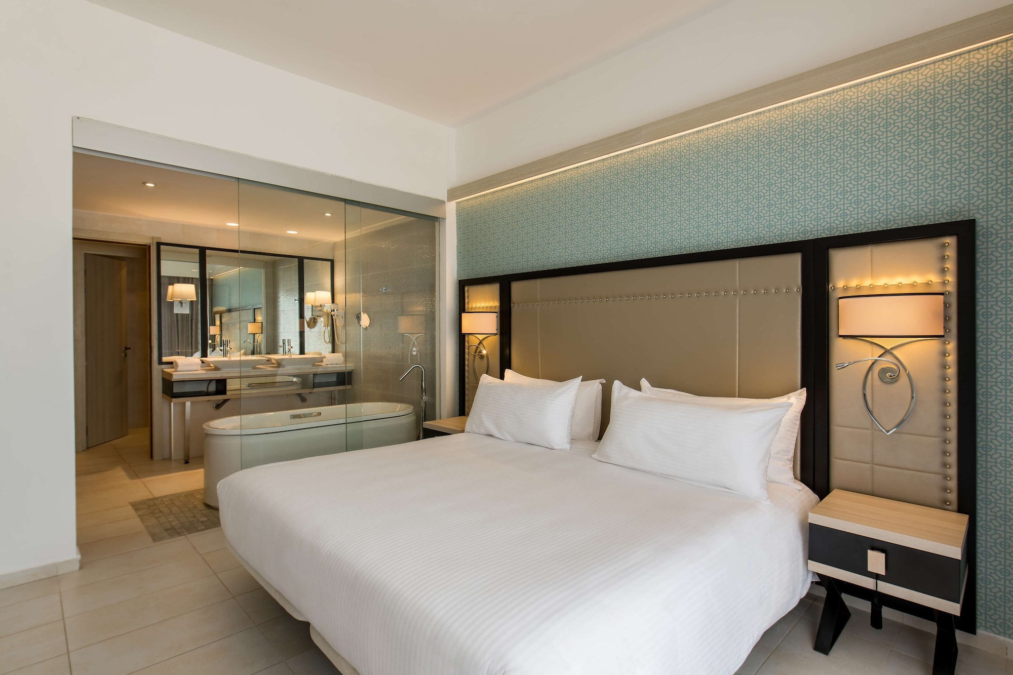 Junior Suite, King Bed, Beach Front, Lounge Access