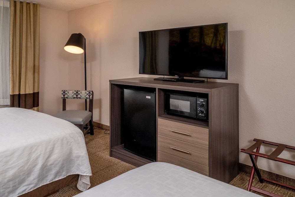 Clarion Pointe Beckley, WV 13/55