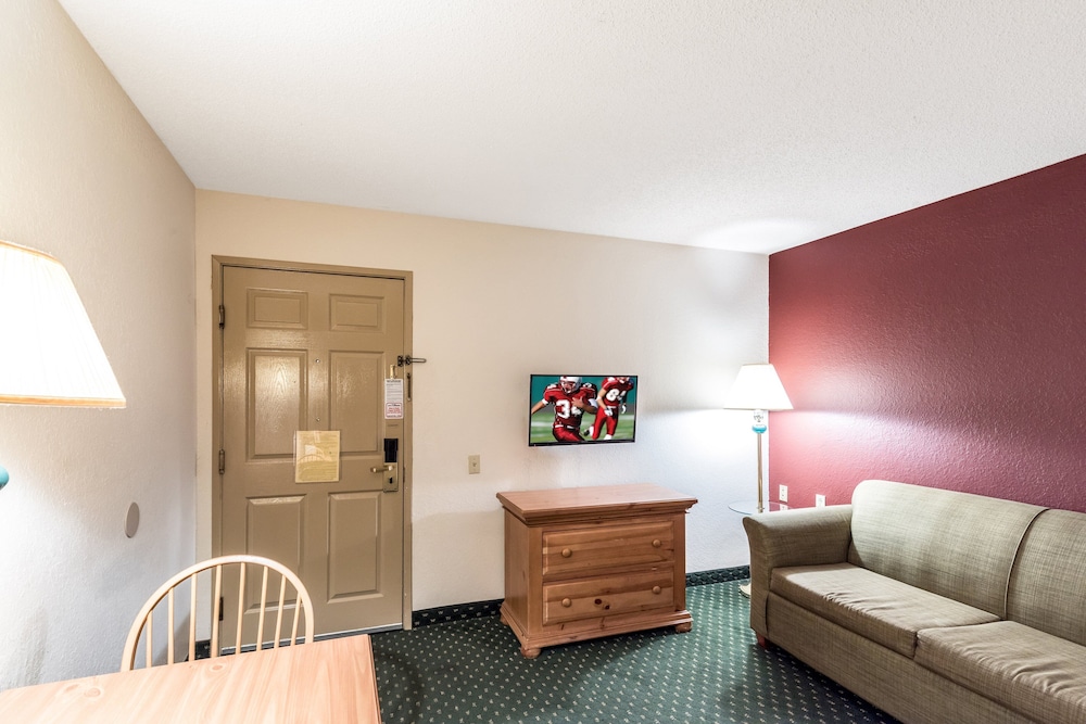 Red Roof Inn and Suites Knoxville East 27/42