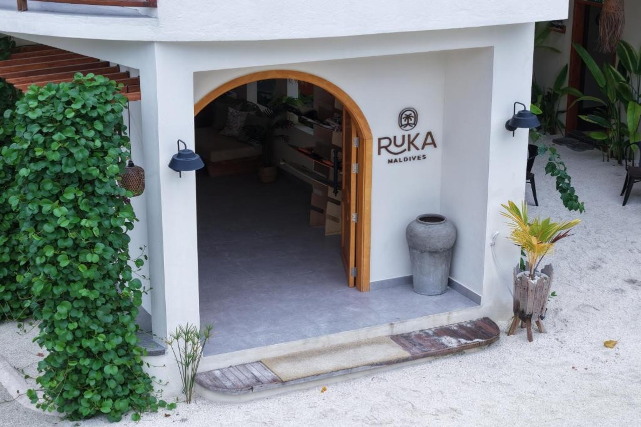 Ruka Maldives 1/10