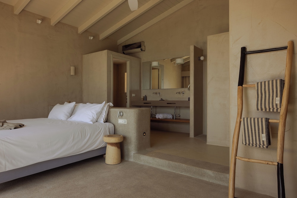 1 BEDROOM, VILLA