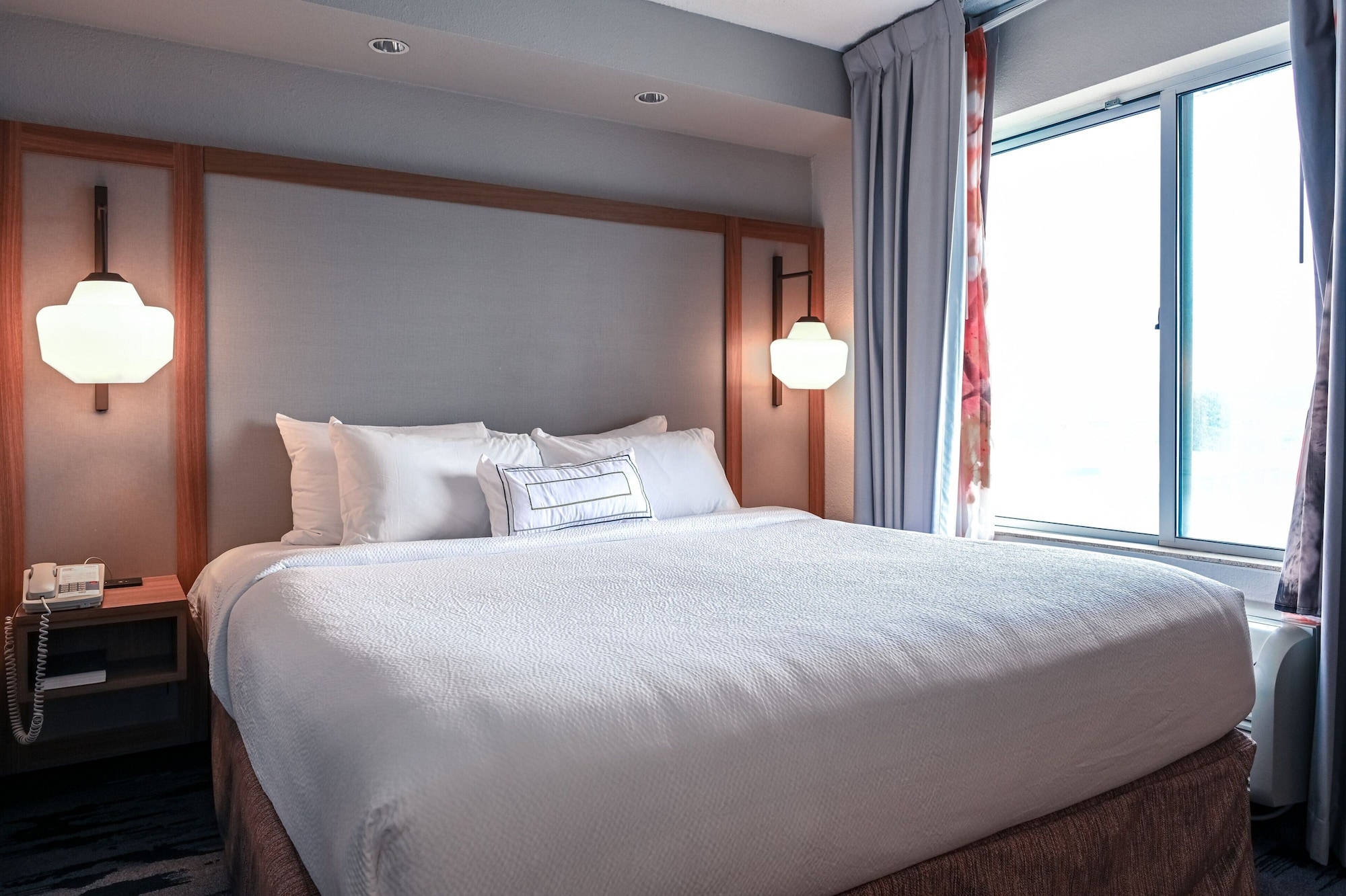 Suite, King Bed, Sofa, Accessible