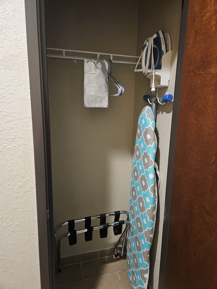 Heritage Place Hotel & Suites 22/48
