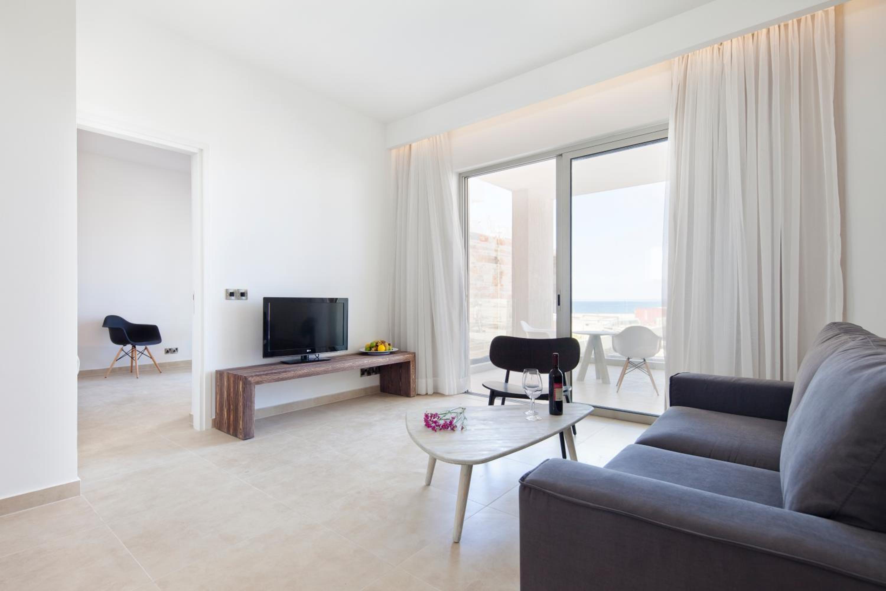 1 BEDROOM SUITE SEA VIEW