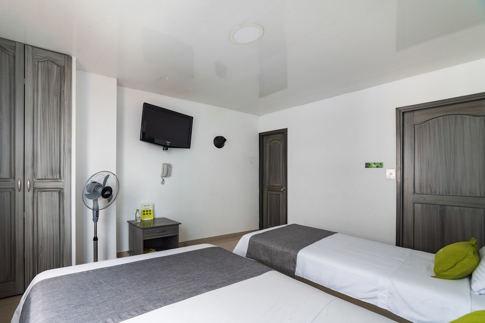 Hotel Exito 4/30