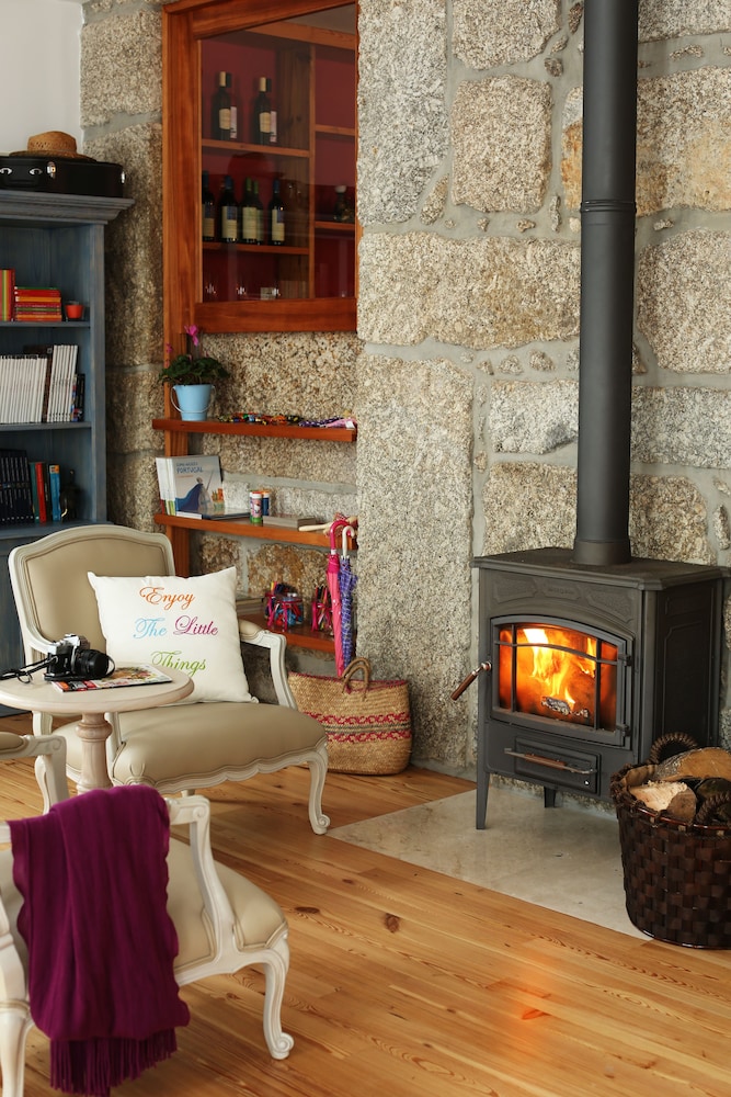 SOLAR EGAS MONIZ CHARMING HOUSE AND LOCAL EXPERIENCE 37/50