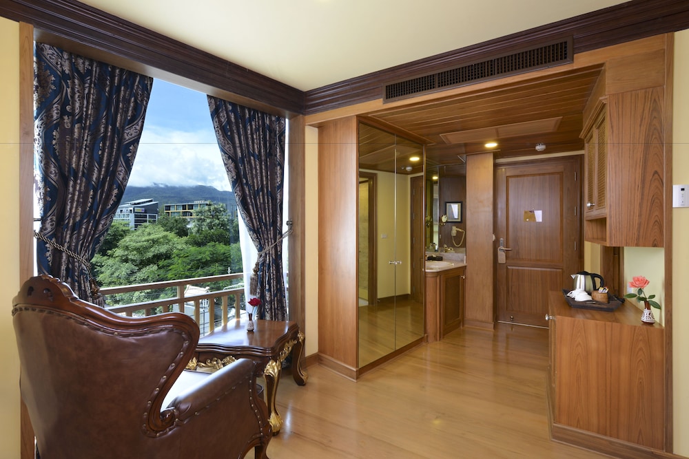 Peak Nimman Prestige Hotel 67/68
