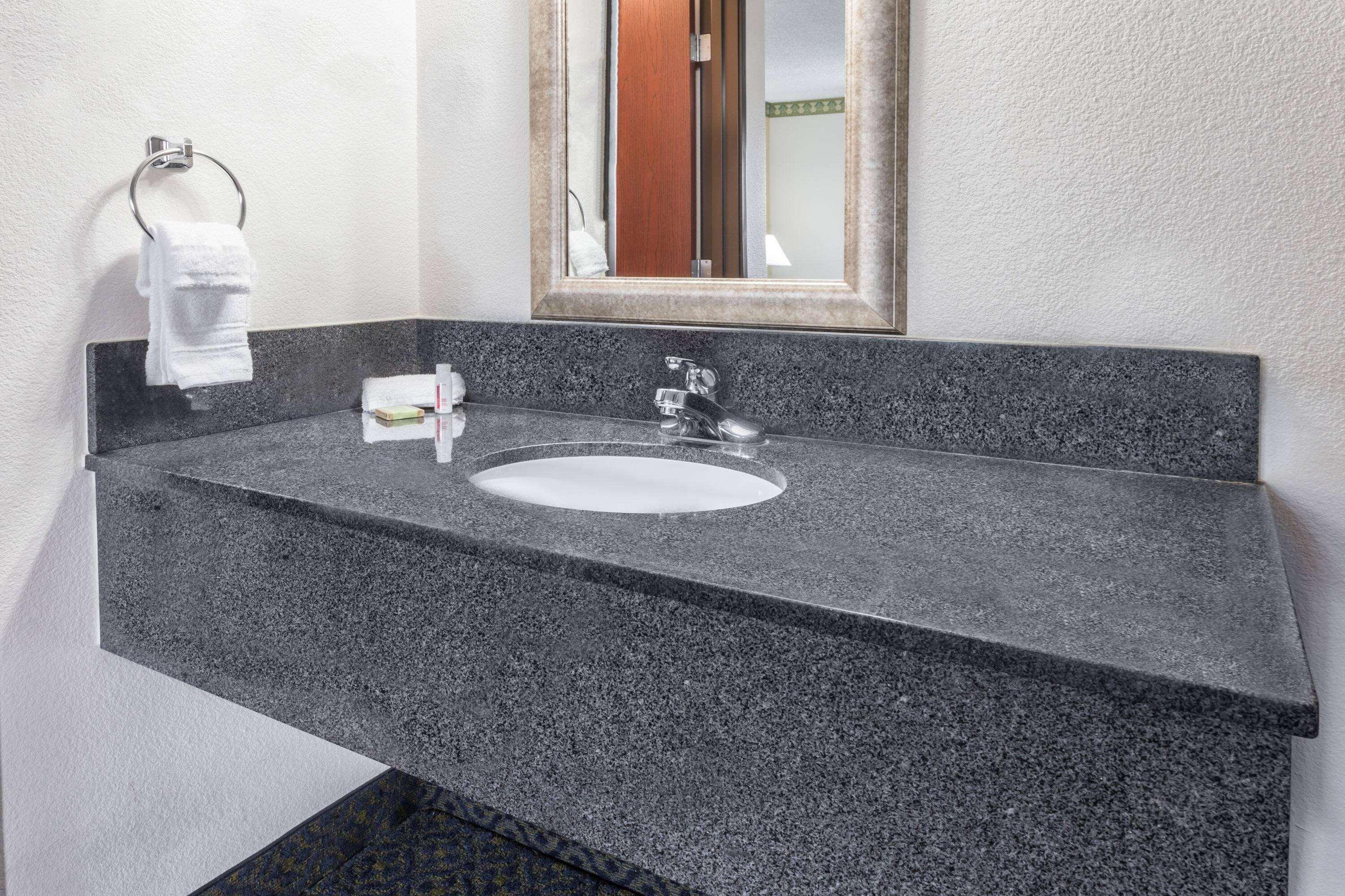 Super 8 By Wyndham Sacramento North 15/15