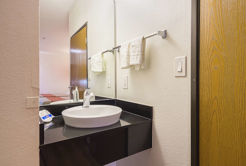 Motel6 Irving, TX - Irving DFW Airport South 23/25