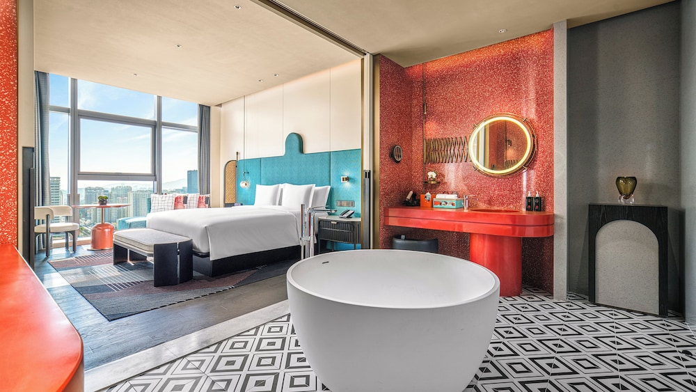1 Bedroom, Suite, King Bed, Living and Dining Areas, Hotel Indigo Zhuhai Xiangzhou by IHG 8/9
