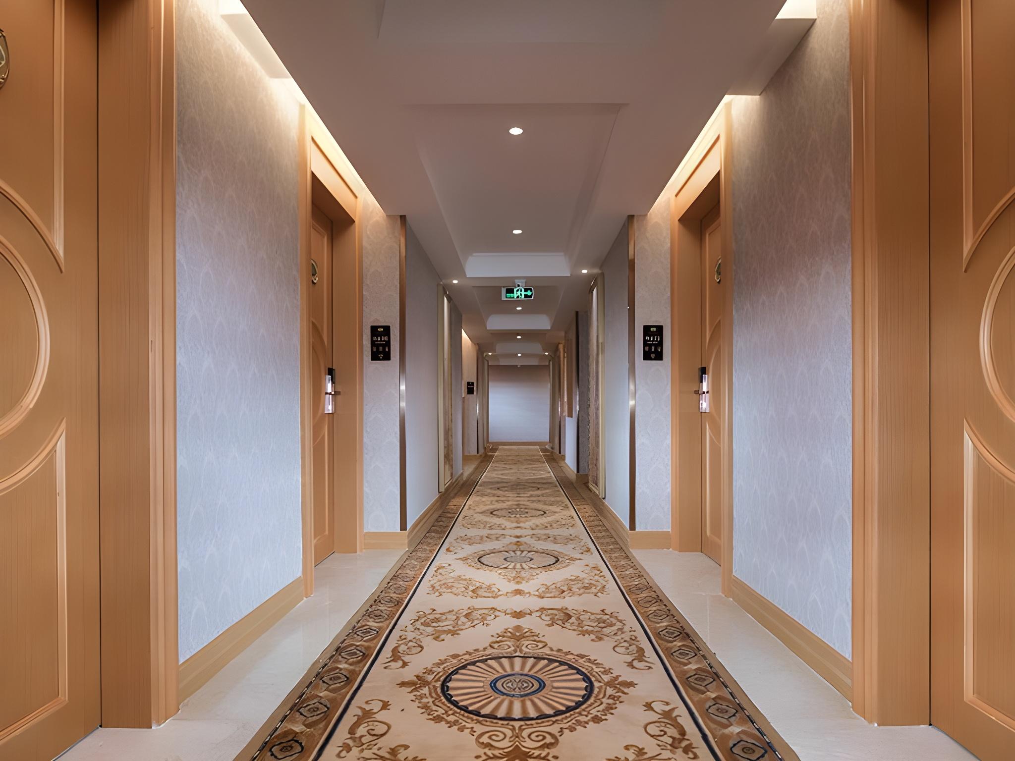 Vienna Hotel (Shenzhen Qinghu Metro Station) 40/54