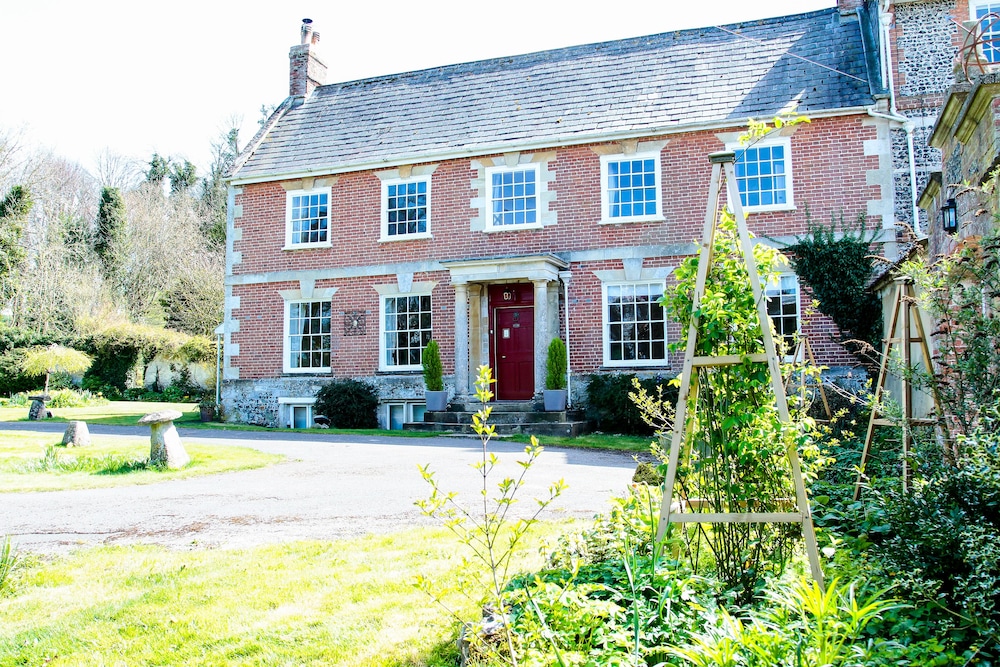 Rollestone Manor 42/47