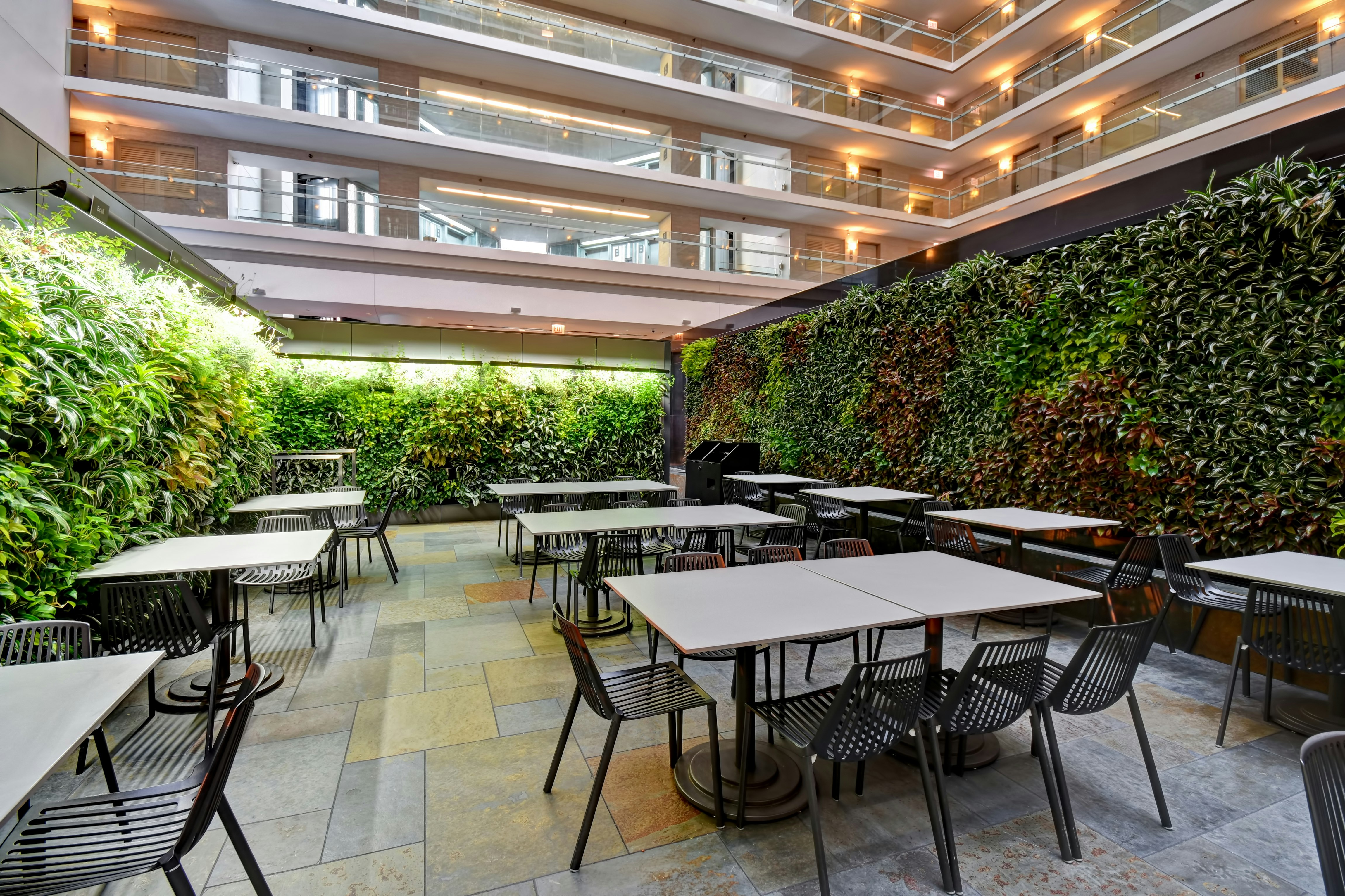 Embassy Suites by Hilton Chicago Downtown Magnificent Mile 34/53