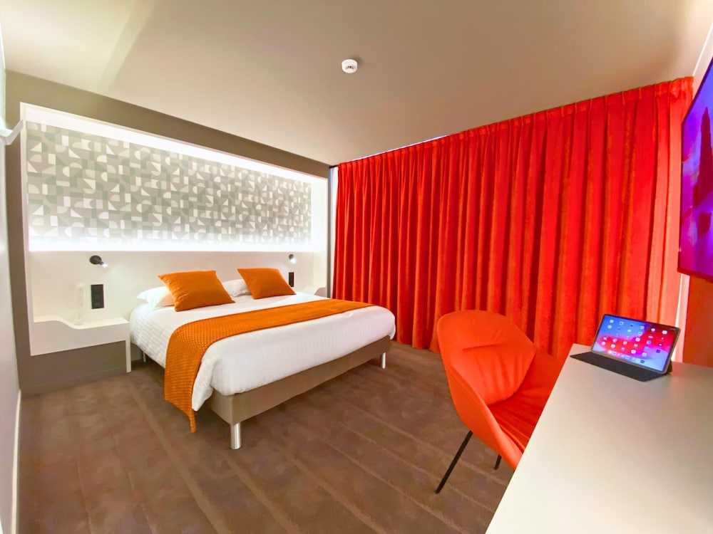 Brit Hotel Fougeres - Hotel Du Parc 24/69