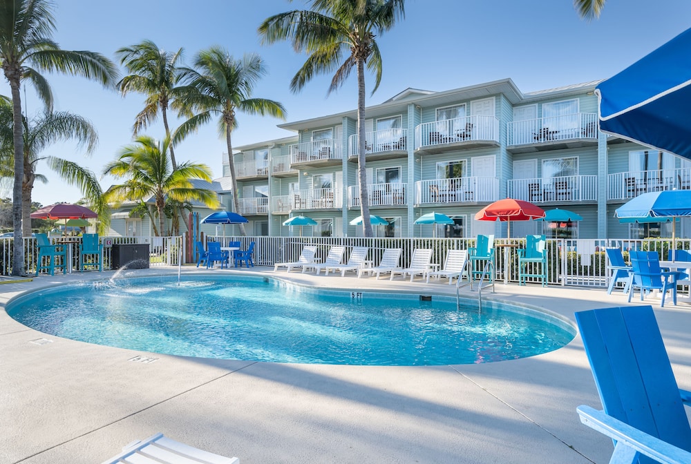 Capt Hiram S Resort 2/59