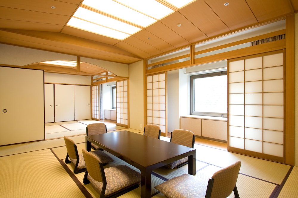 Naspa New Otani Hotel 44/75