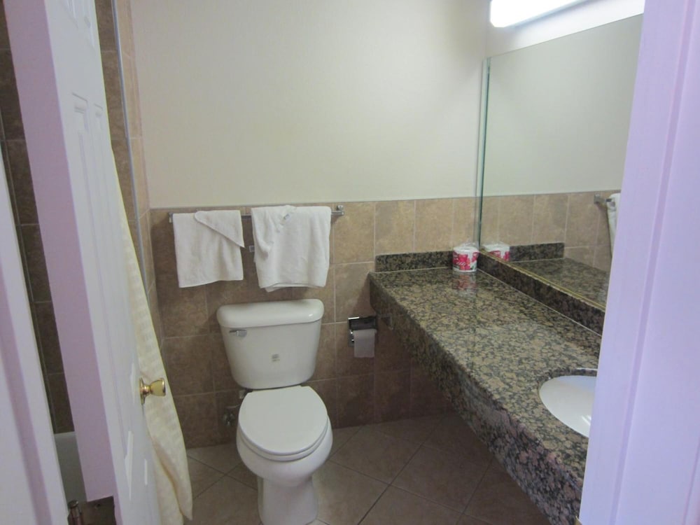 Starlight Inn Canoga Park 43/45
