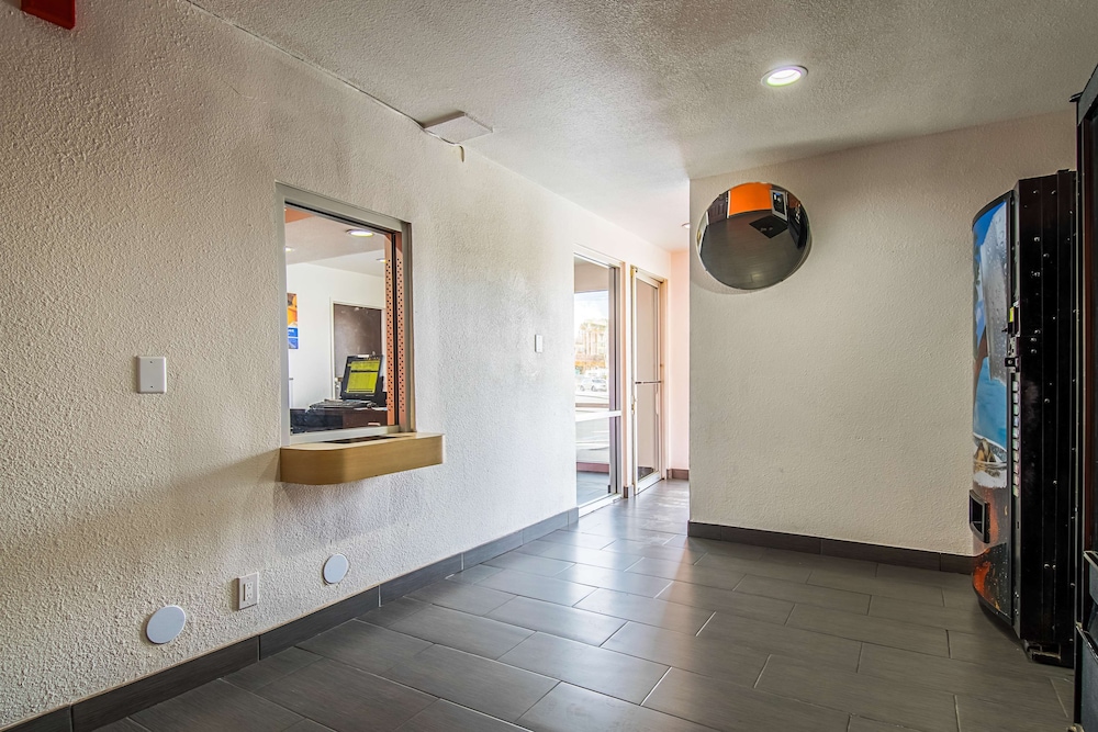Motel6 Bakersfield, CA - Airport 44/63