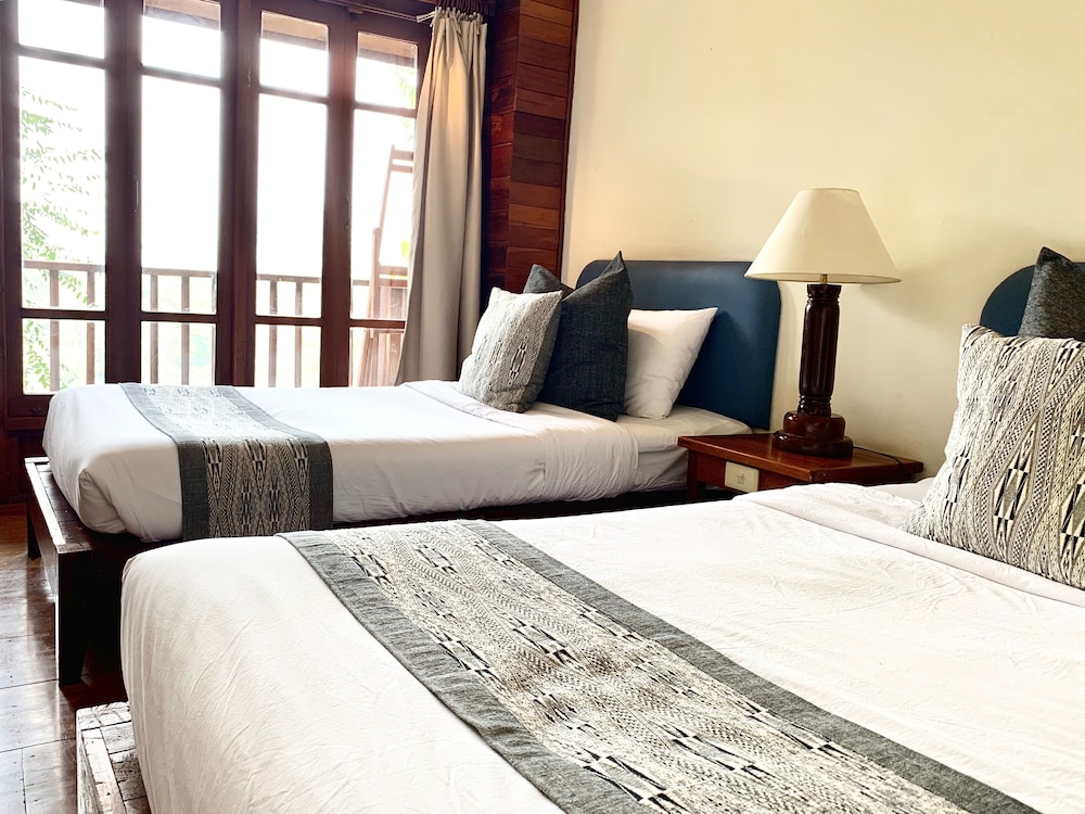 RIVERHOUSE HOTEL 26/71