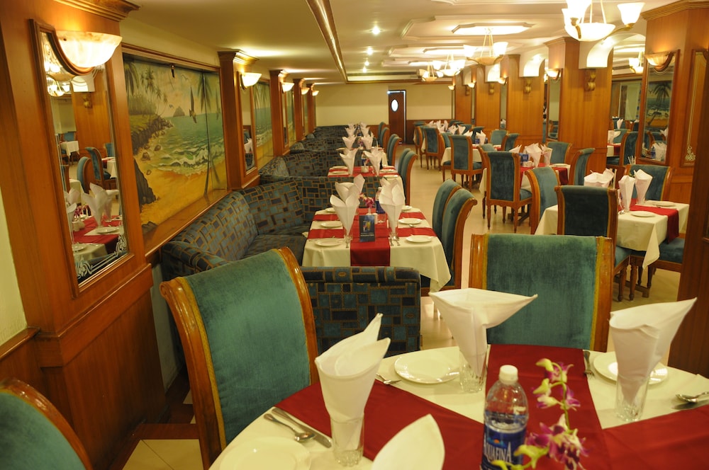 Nalapad's Hotel Bangalore International 16/18