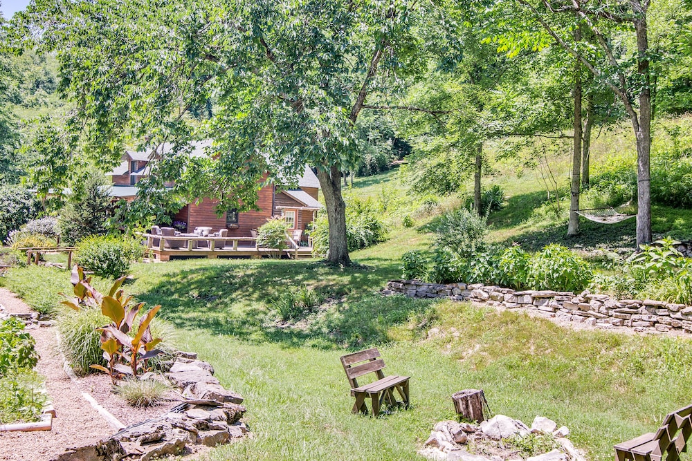 Butterfly Hollow Bed and Breakfast 24/32