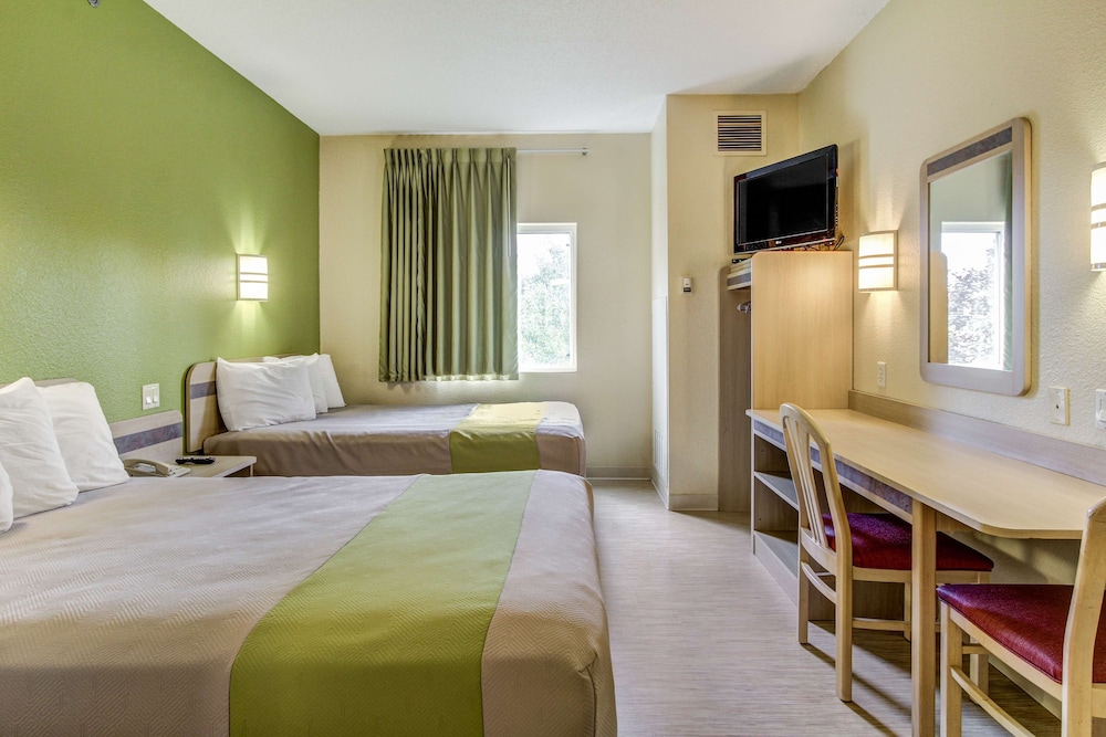 Motel6 Medina, OH - Cleveland 20/37