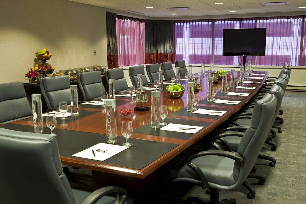 HAMPTON INN CHICAGO DOWNTOWN/MAGNIFICENT MILE 30/33
