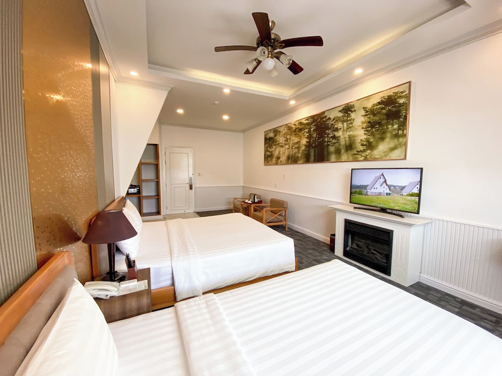 ROOM, TRIPLE