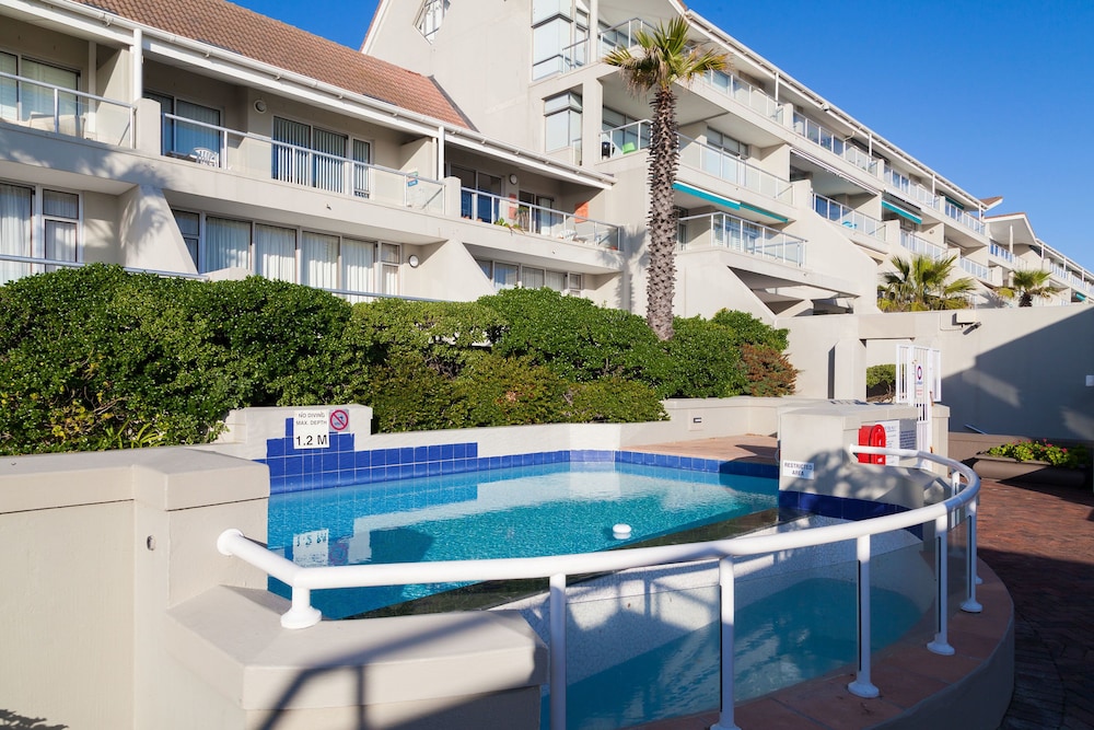 Dolphin Beach Hotel 9/76