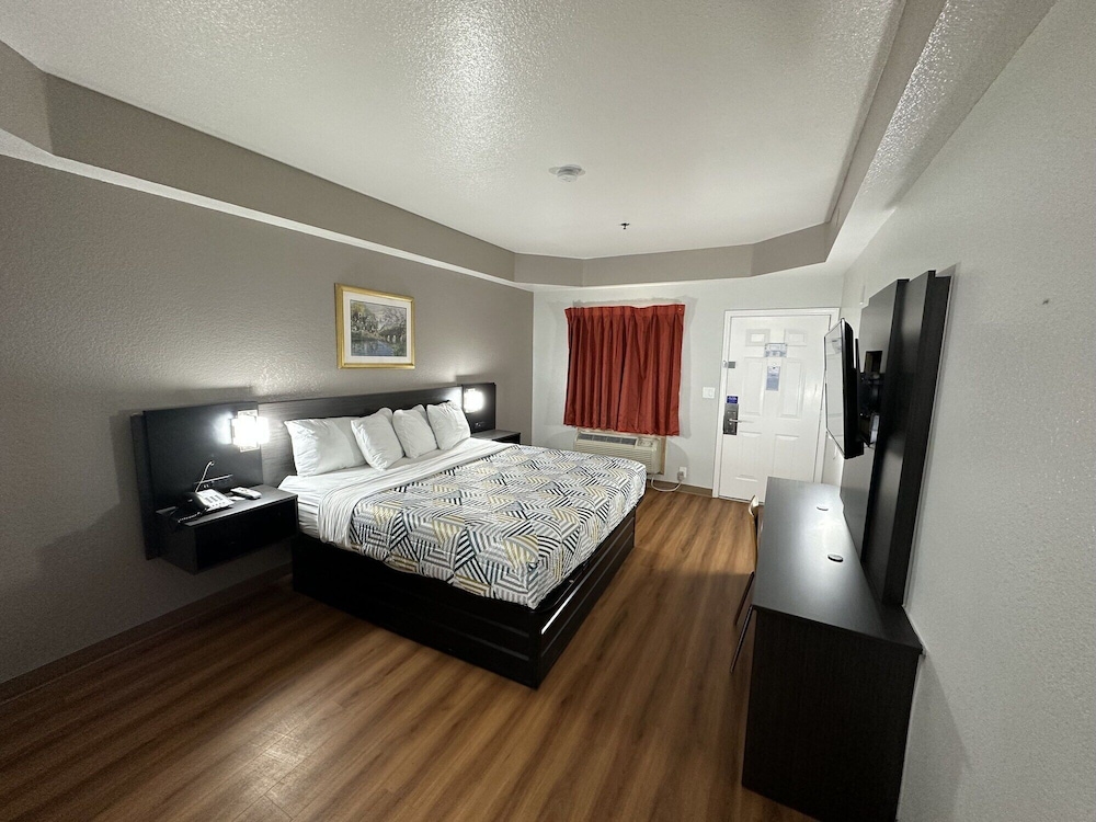 Motel6 Alvarado, TX 8/33