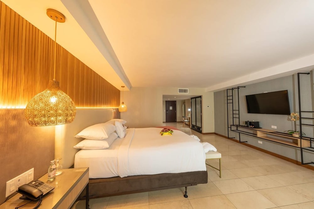 STUDIO, KING BED