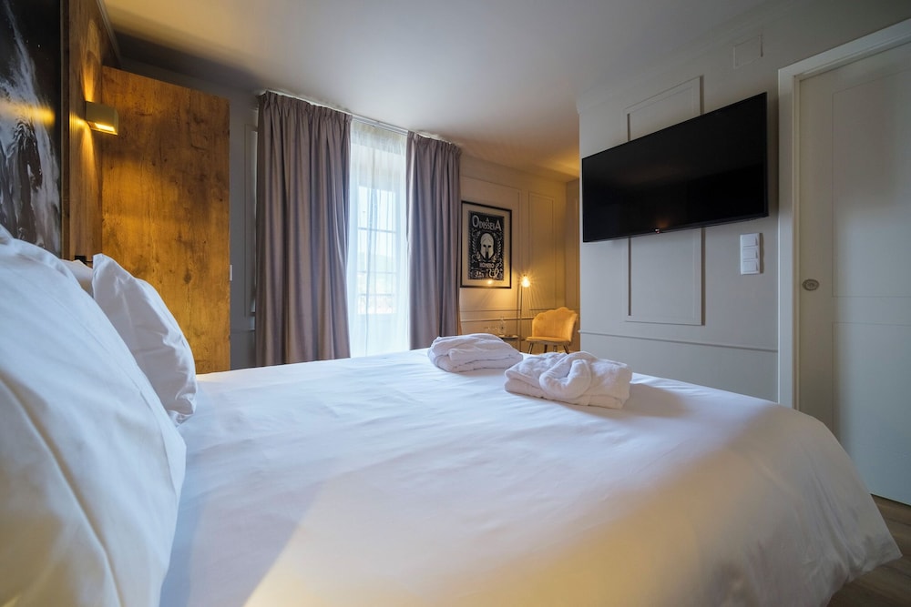 AZORES BOOK HOTEL 9/46